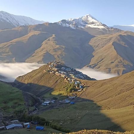 ホテル Mountain House Xinaliq エクステリア 写真