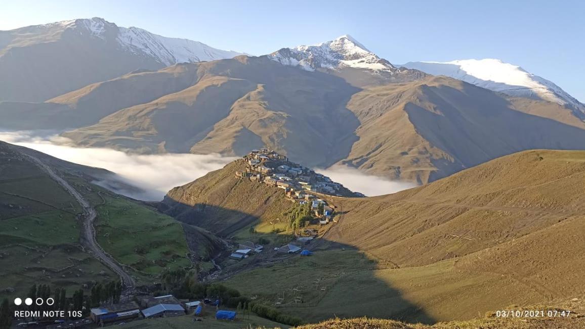 ホテル Mountain House Xinaliq エクステリア 写真