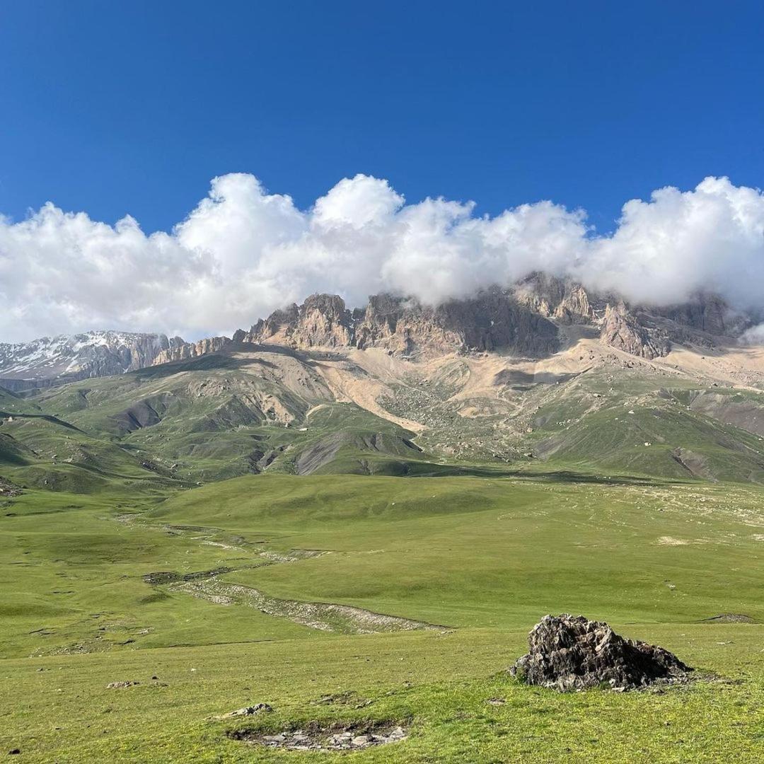 ホテル Mountain House Xinaliq エクステリア 写真